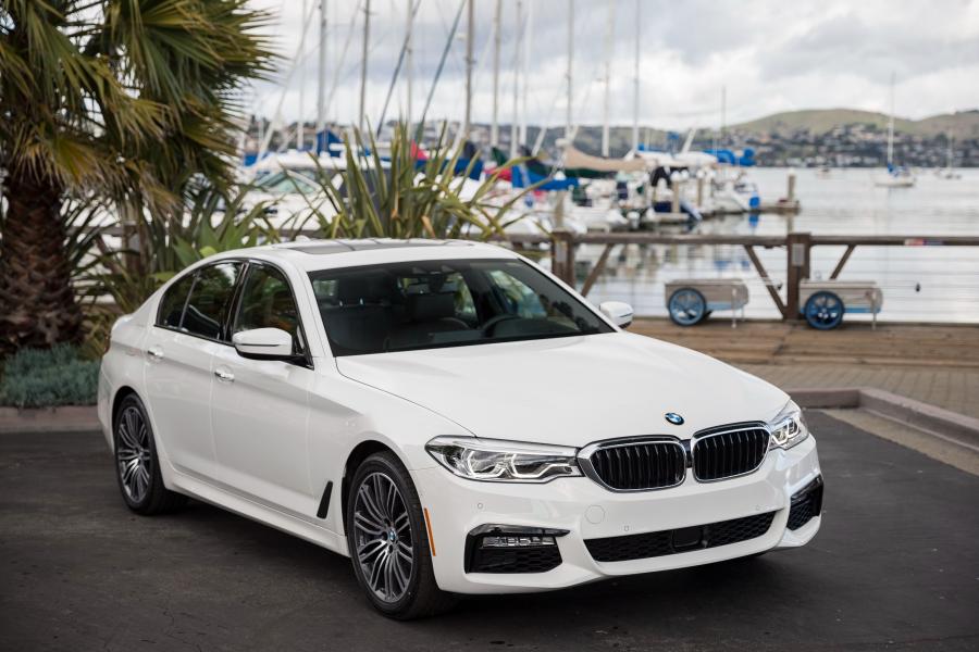  BMW 530i Sedan M Sport 2017 года  (NA) (фото 2 из 7)